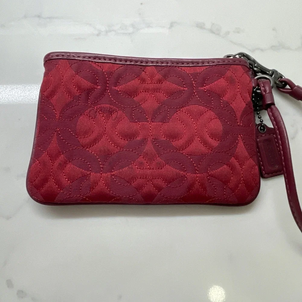 Coach Signature Quilted Cranberry Wristlet Wallet Coin Purse Zip Closure